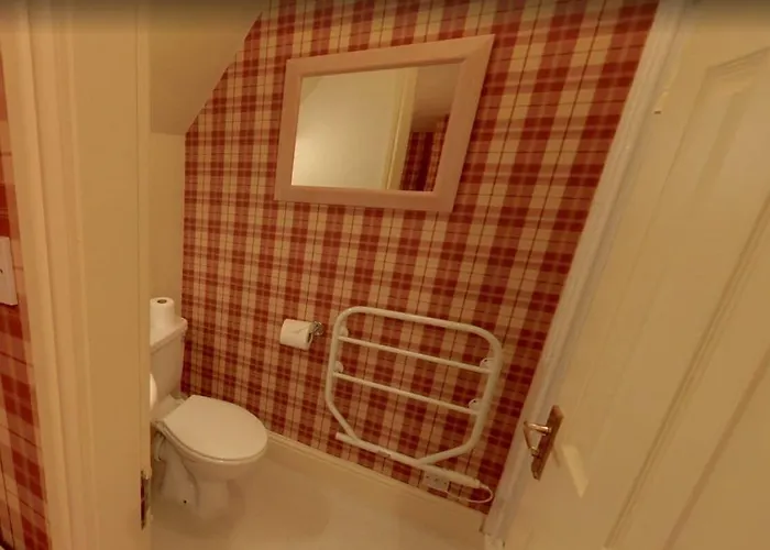 Athol Guest House Bed & Breakfast 3*