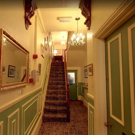 Bed & Breakfast Athol House